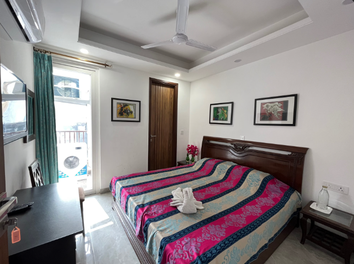 Woodpecker Apartment | Rooms & Caretaker,Green Park,3 star