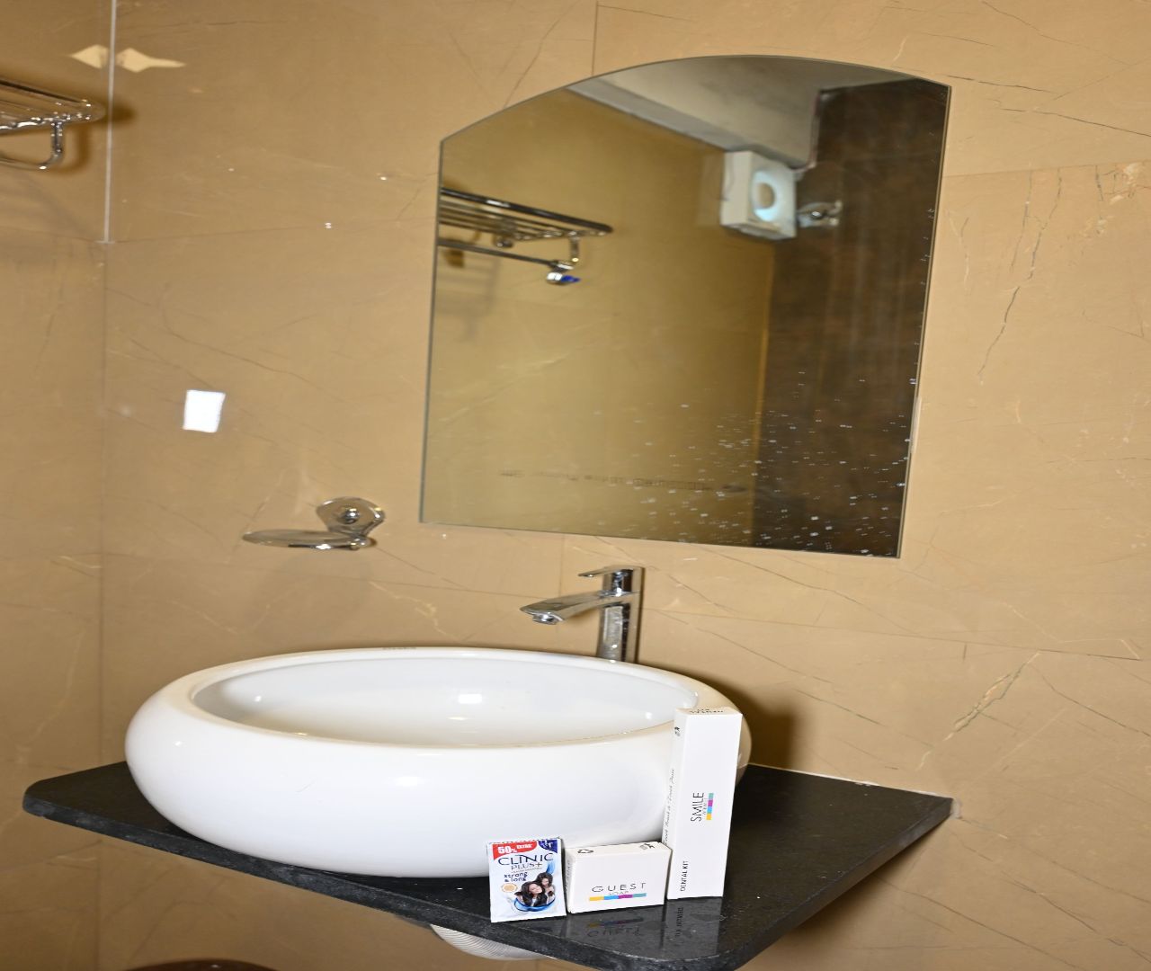 hotel avadh palace