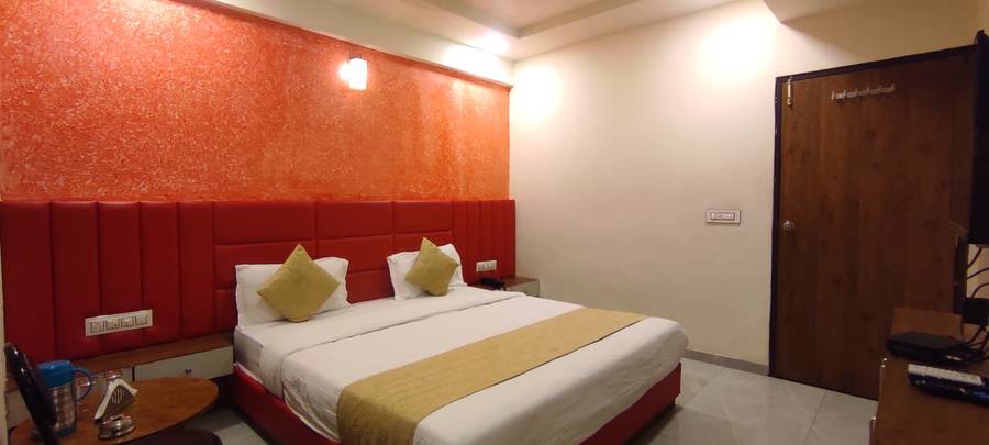 hotel avadh palace