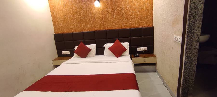 hotel avadh palace