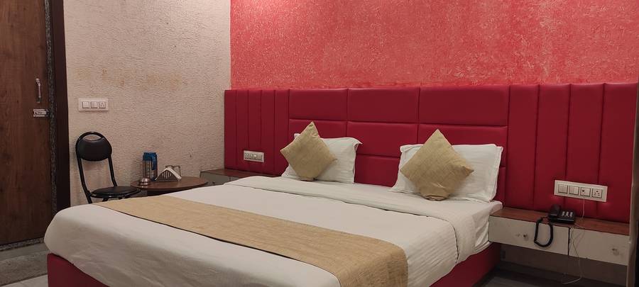 hotel avadh palace