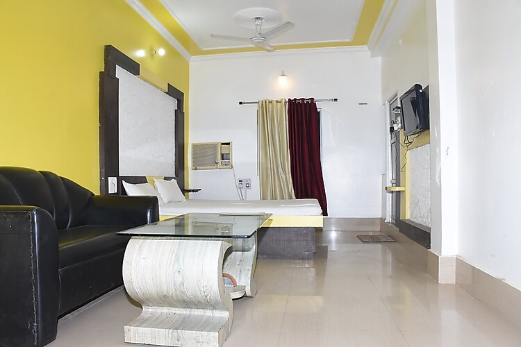 hotel maurya royal