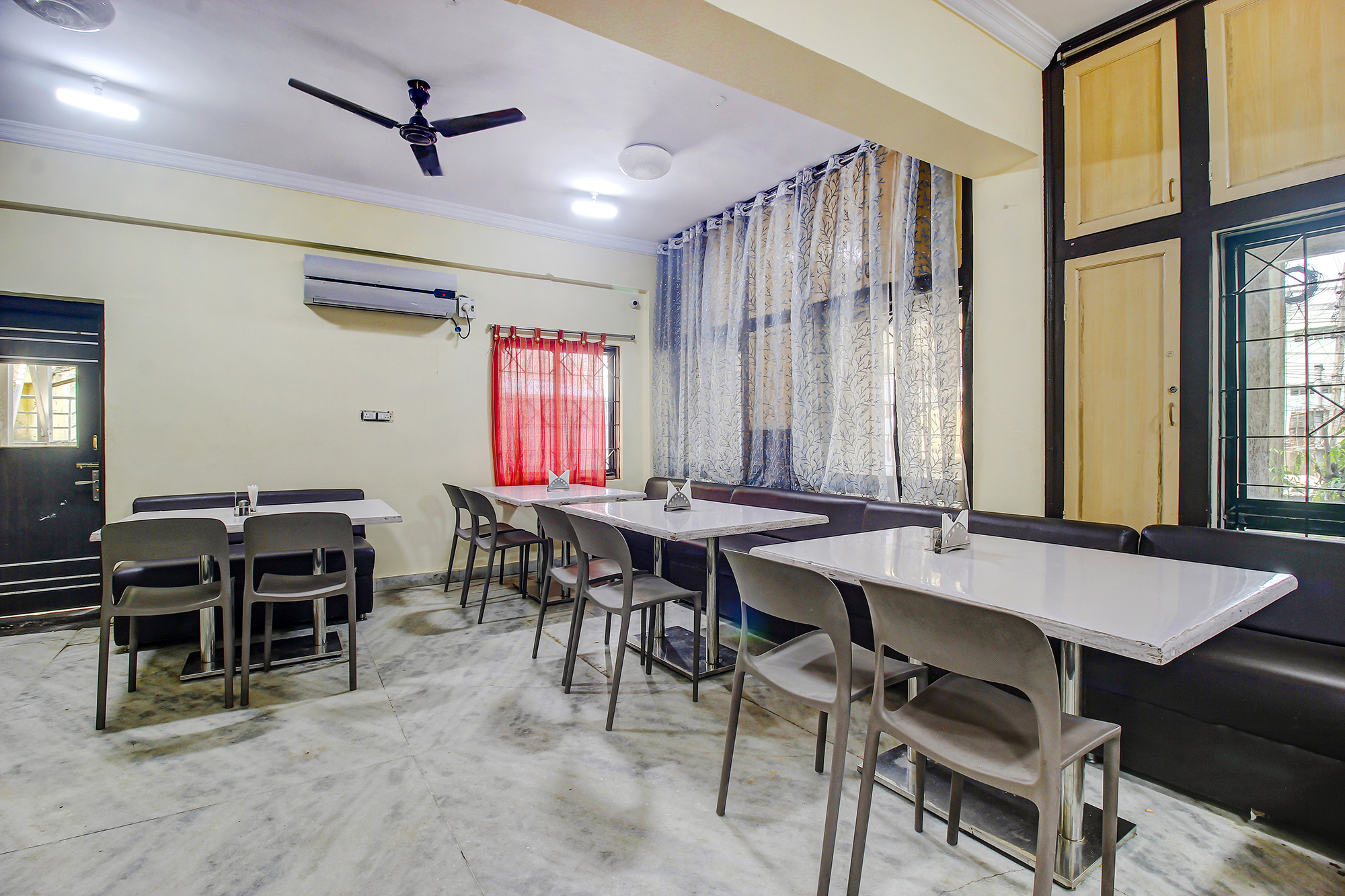 Fabhotel L Grand,Flat No 208, 9-4-151/22, Prathibha Apartments, Sebastian Road, Secunderabad Railway Station Area, Secunderabad,3 star