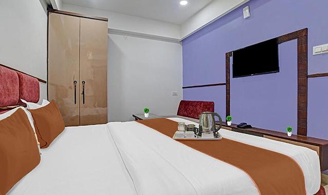 Fabhotel Elite Residency,Plot No. 24, Sector-B, Nanak Nagar, Near Crystal IT Park, Indrapuri Colony, Bhanwar Kuwa,3 star
