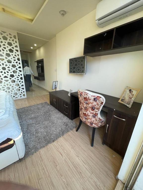 Flamingo Hotel Sector 67 Gurgaon,New Delhi>>Gurugram,2 star