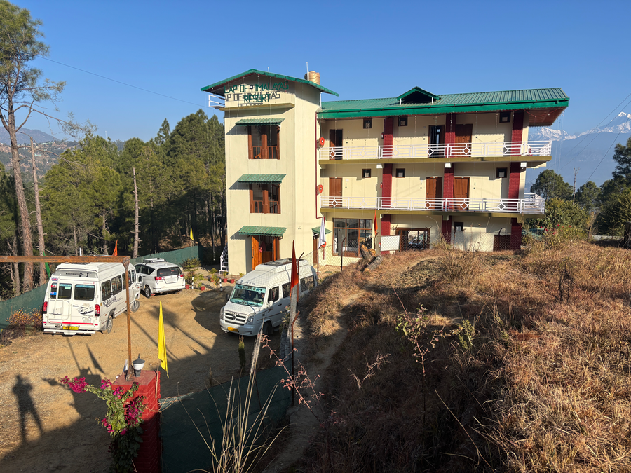 Lap Of Himalayas Resort,Baijnath Road Bageshwar, Kausani, Uttarakhand 263639,4 star