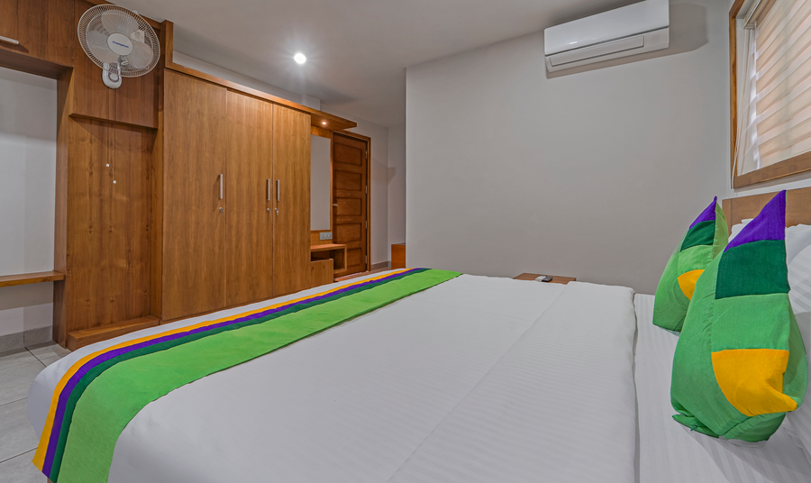 Treebo Regalia Inn Wayanad,No 413,413A-E,413D1-D5,413E1-E5,Ward No6,Madathumpadi,Opposit Civil Station,Kalpetta,Wayanad,Kerala -673122,3 star