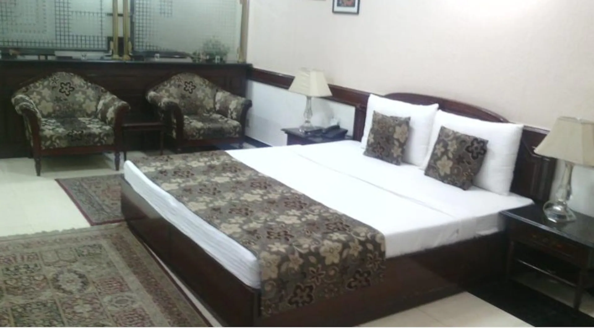 hotel amar inn by quadis lajpat nagar