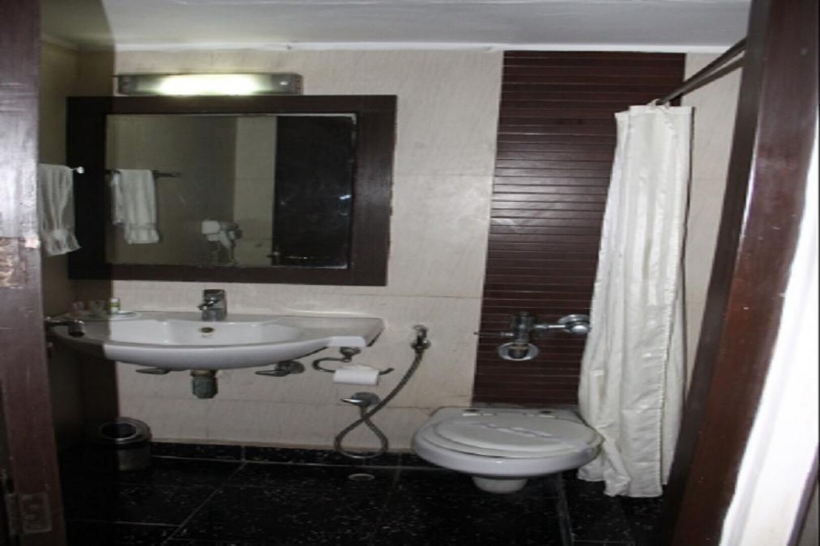 hotel amar inn by quadis lajpat nagar