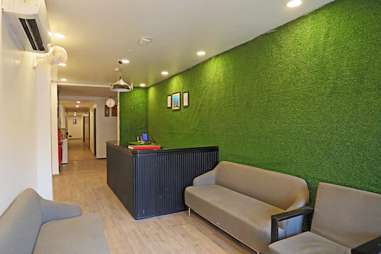 Hotel Yellow Chilli,Shakurpur, New Delhi,3 star