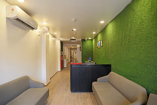 Hotel Yellow Chilli,Shakurpur, New Delhi,3 star