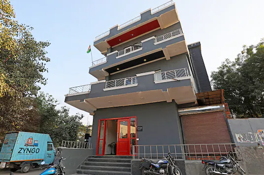 Hotel Yellow Chilli,Shakurpur, New Delhi,3 star