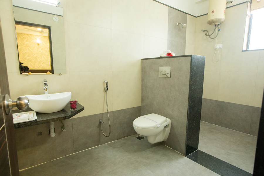 Hotel Rk Renaissance,Nehru Nagar,3 star
