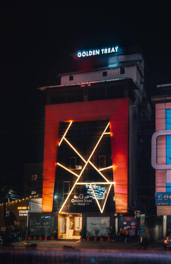 Golden Treat, Indore,Navlakha,3 star