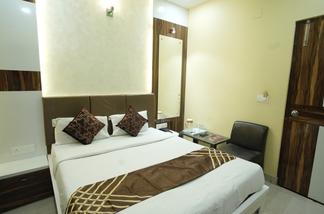 hotel rajkamal near varanasi railway station