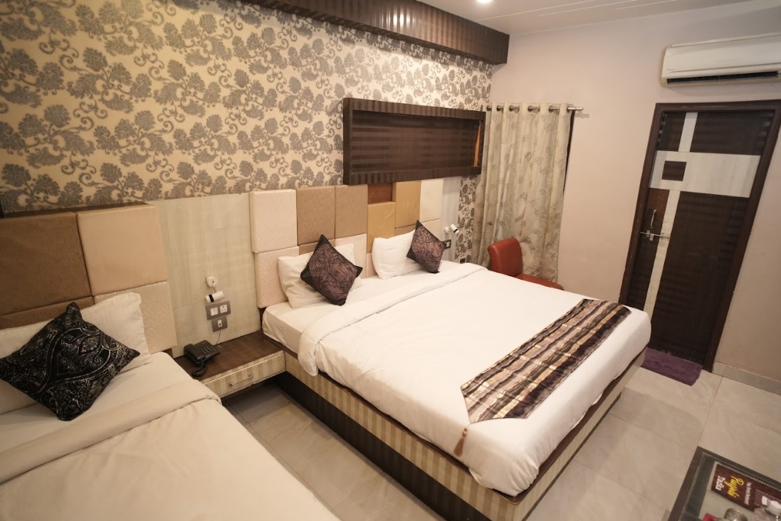 hotel rajkamal near varanasi railway station