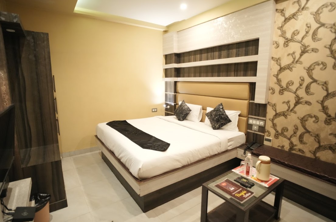hotel rajkamal near varanasi railway station
