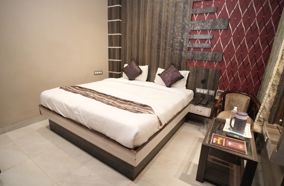 hotel rajkamal near varanasi railway station