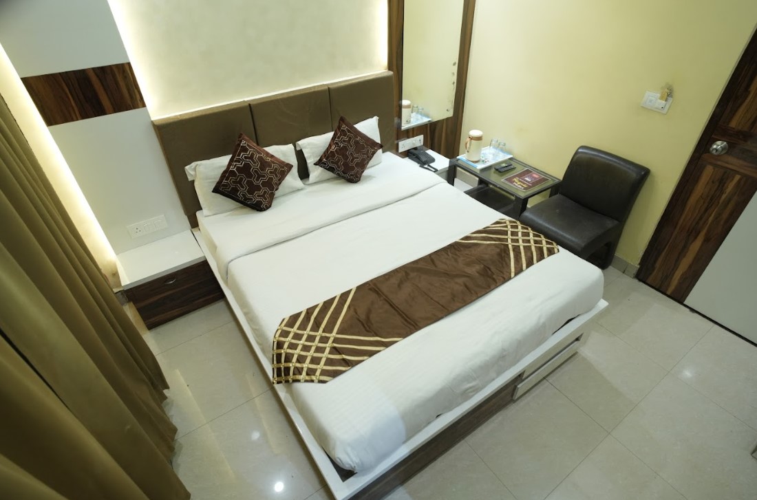 hotel rajkamal near varanasi railway station