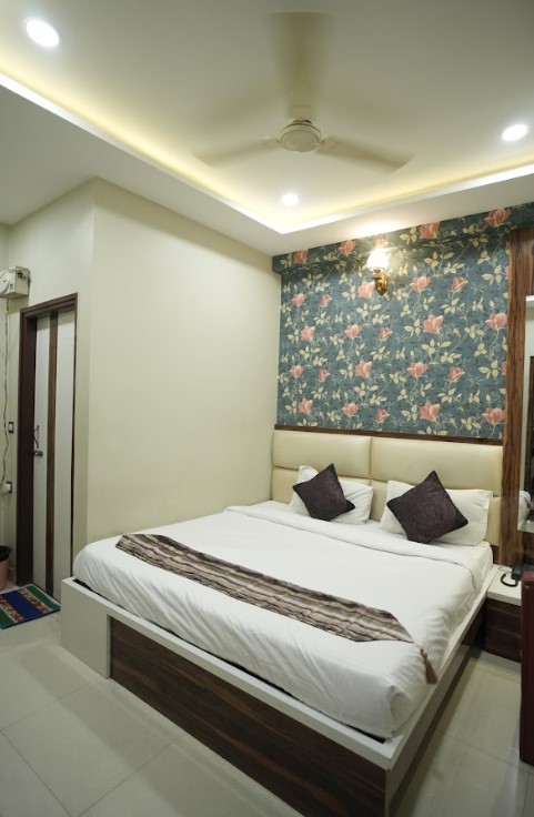 hotel rajkamal near varanasi railway station