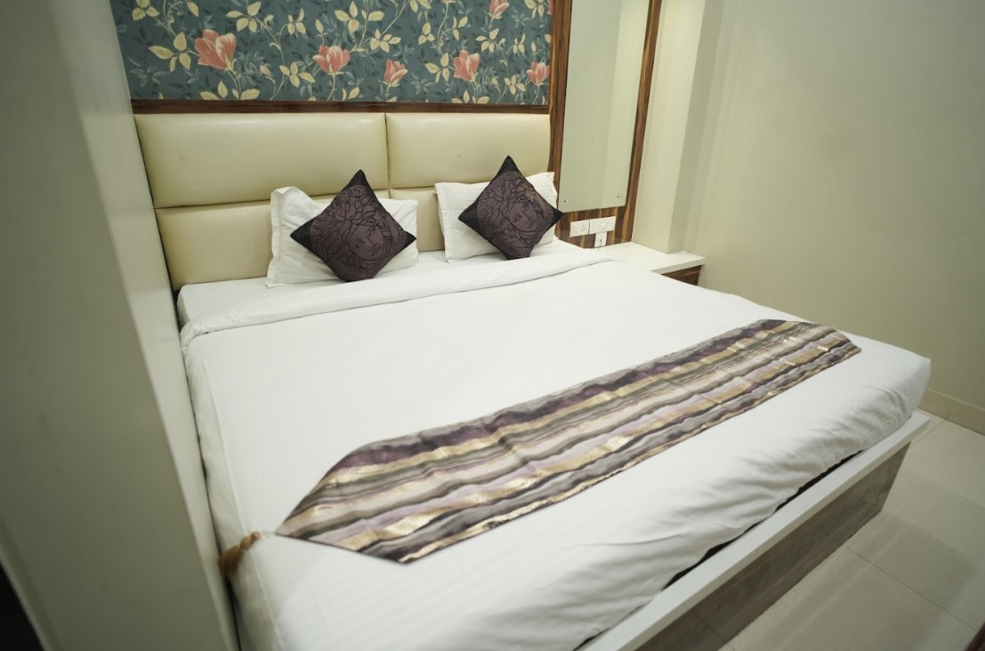 hotel rajkamal near varanasi railway station