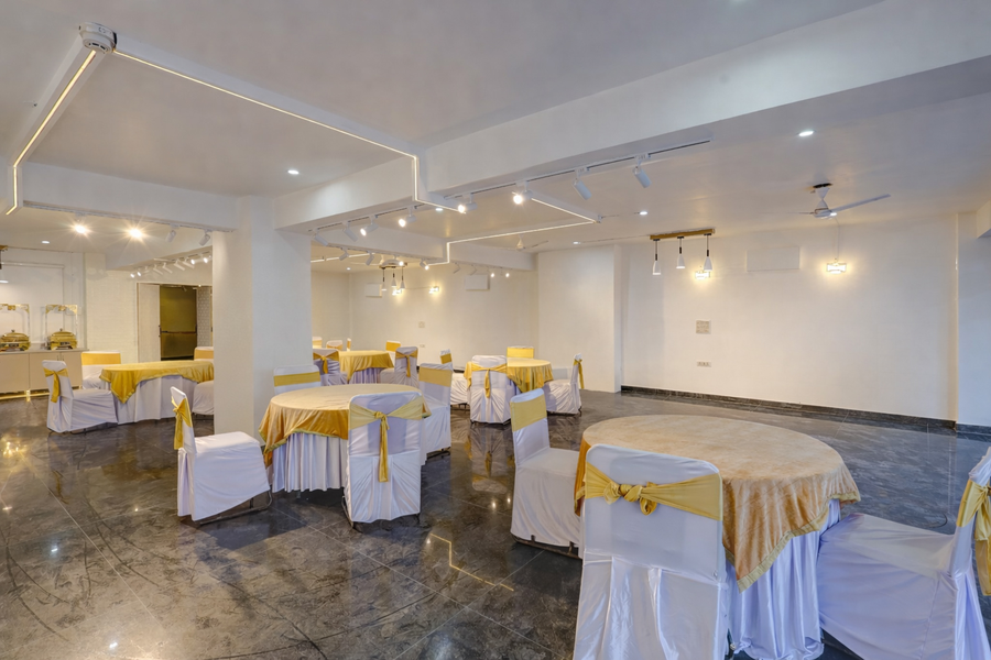 Hotel Vibe Blu Premium Expressway,Sector 135,3 star