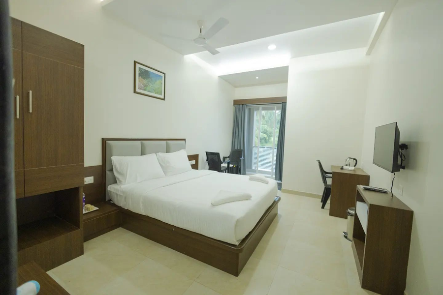 Hotel Aaradhya Adorer,Zero Point, Zarap Patradevi Highway, Akeri Kudal Sindhudurg , Pin 416520,3 star