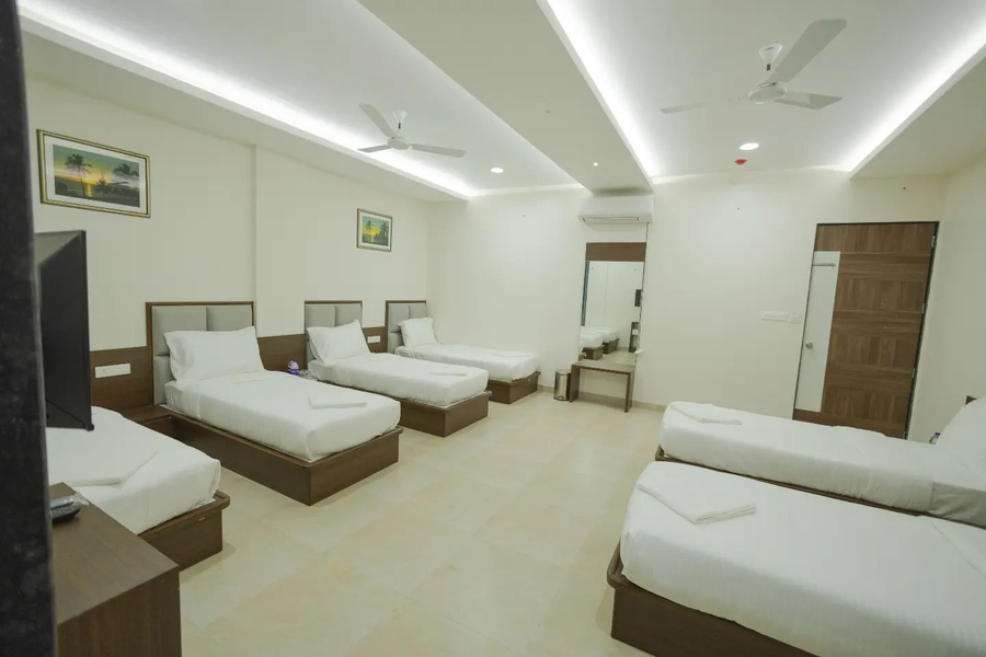 Hotel Aaradhya Adorer,Zero Point, Zarap Patradevi Highway, Akeri Kudal Sindhudurg , Pin 416520,3 star