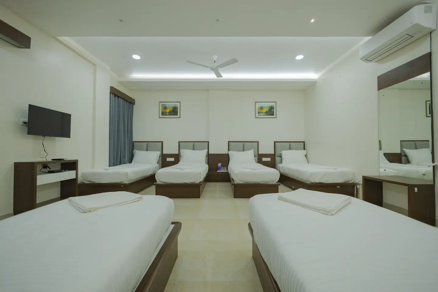 Hotel Aaradhya Adorer,Zero Point, Zarap Patradevi Highway, Akeri Kudal Sindhudurg , Pin 416520,3 star