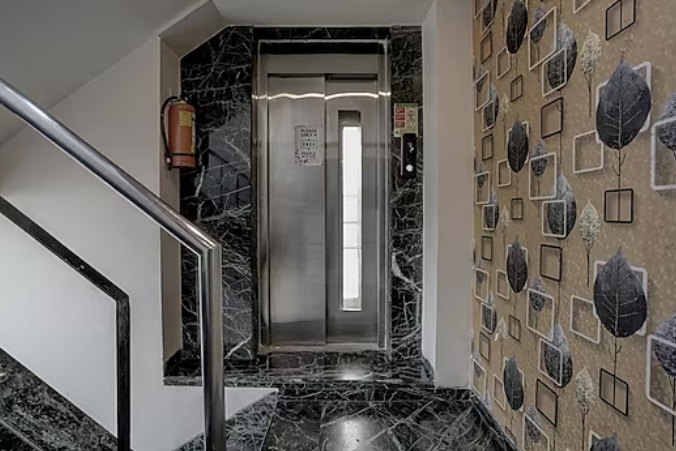 Srikrishna Paradise Hotel,Kalwa,2 star