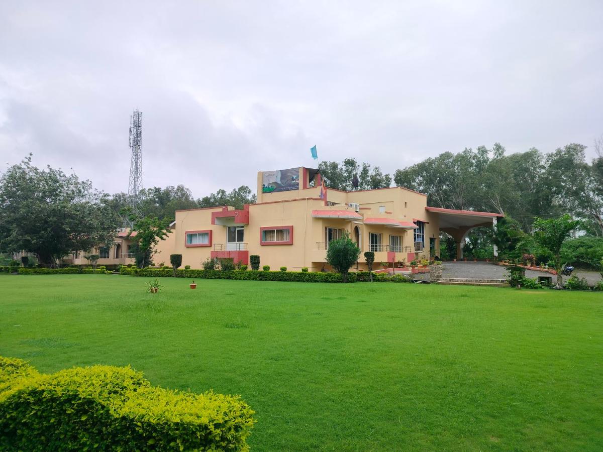 tgi jahaj mahal hotel