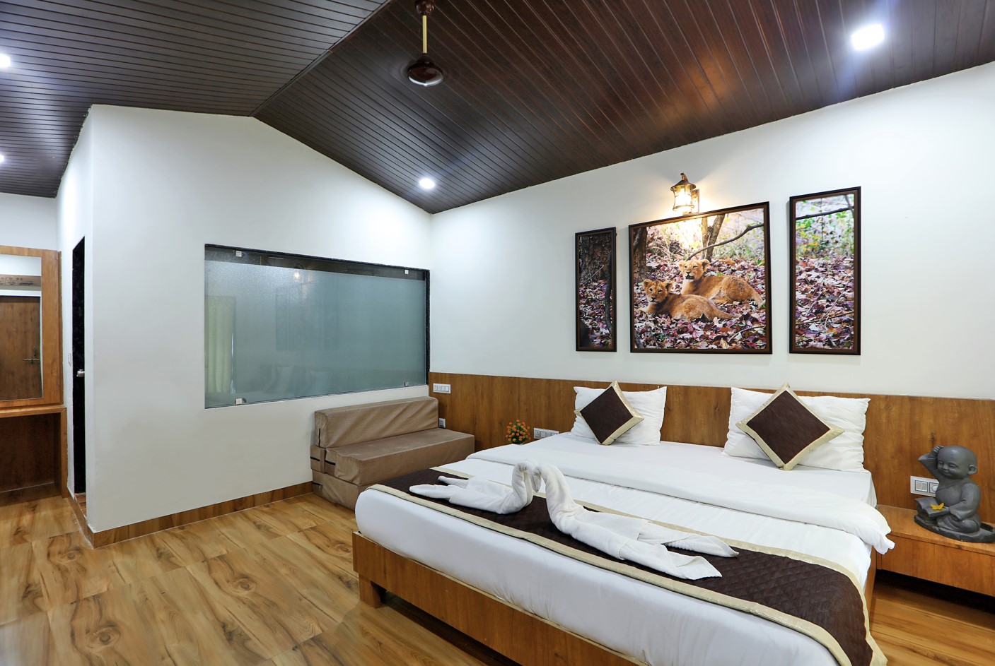gir night resort