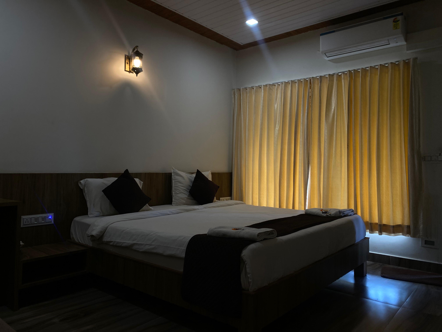 gir night resort