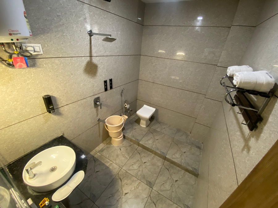gir night resort