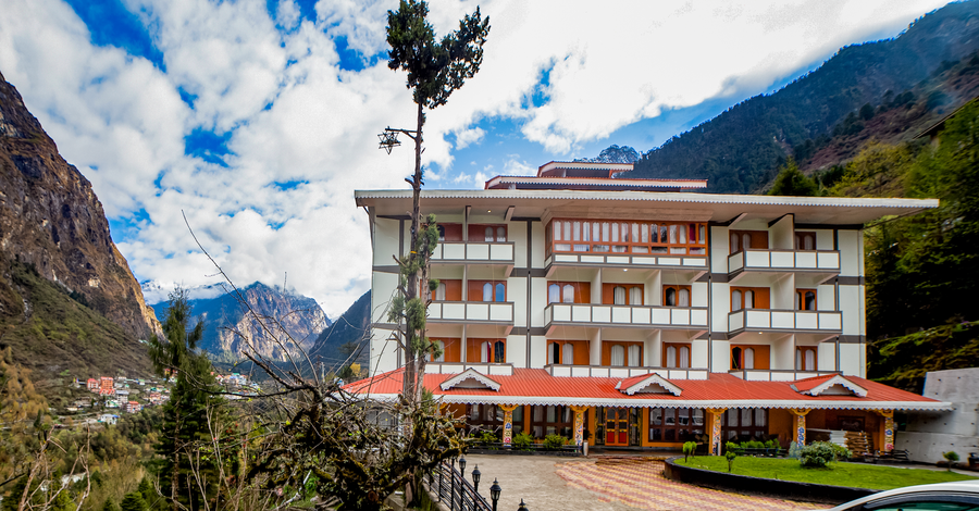 Yashshree Lachung,Katau Road,4 star