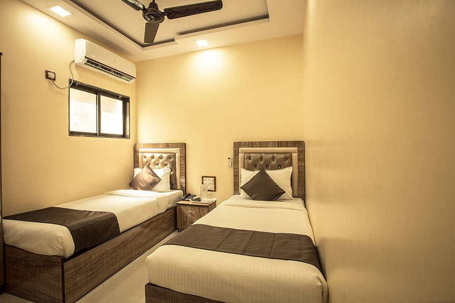 hotel apsara near jj hospital