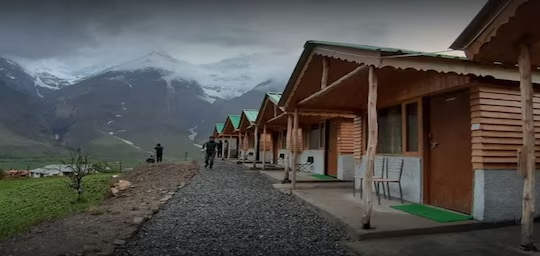 tandi sarai huts