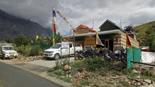 tandi sarai huts