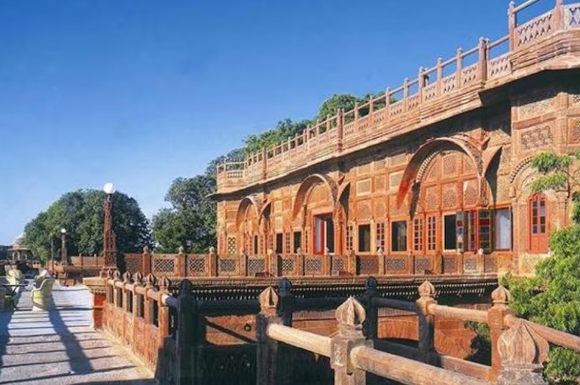Welcomheritage Bal Samand Lake Palace