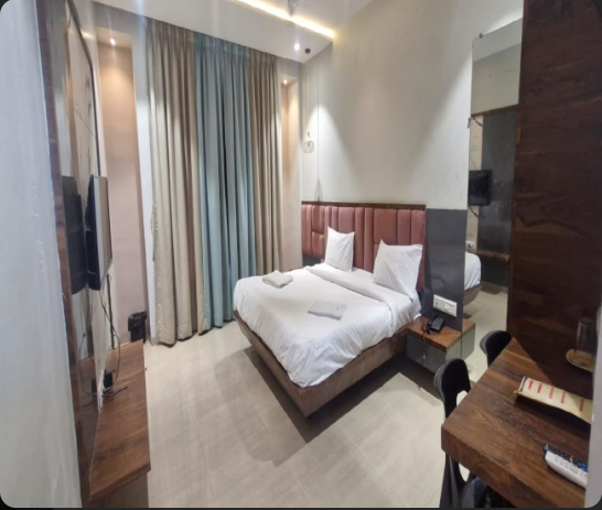 Kesar Inn Banquet And Lodging,,3 star