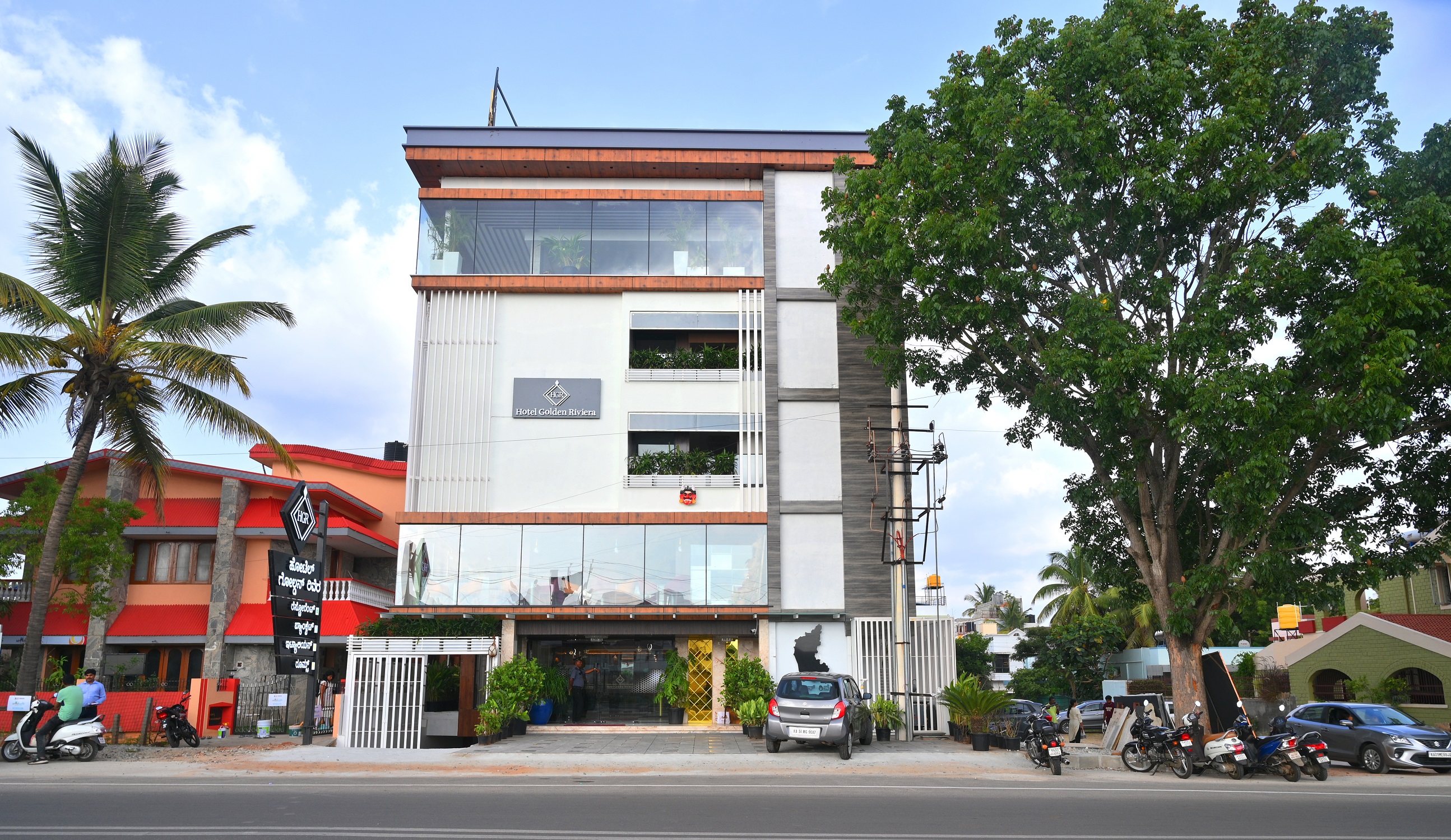 Hotel Golden Riviera,Vijayanagar,3 star