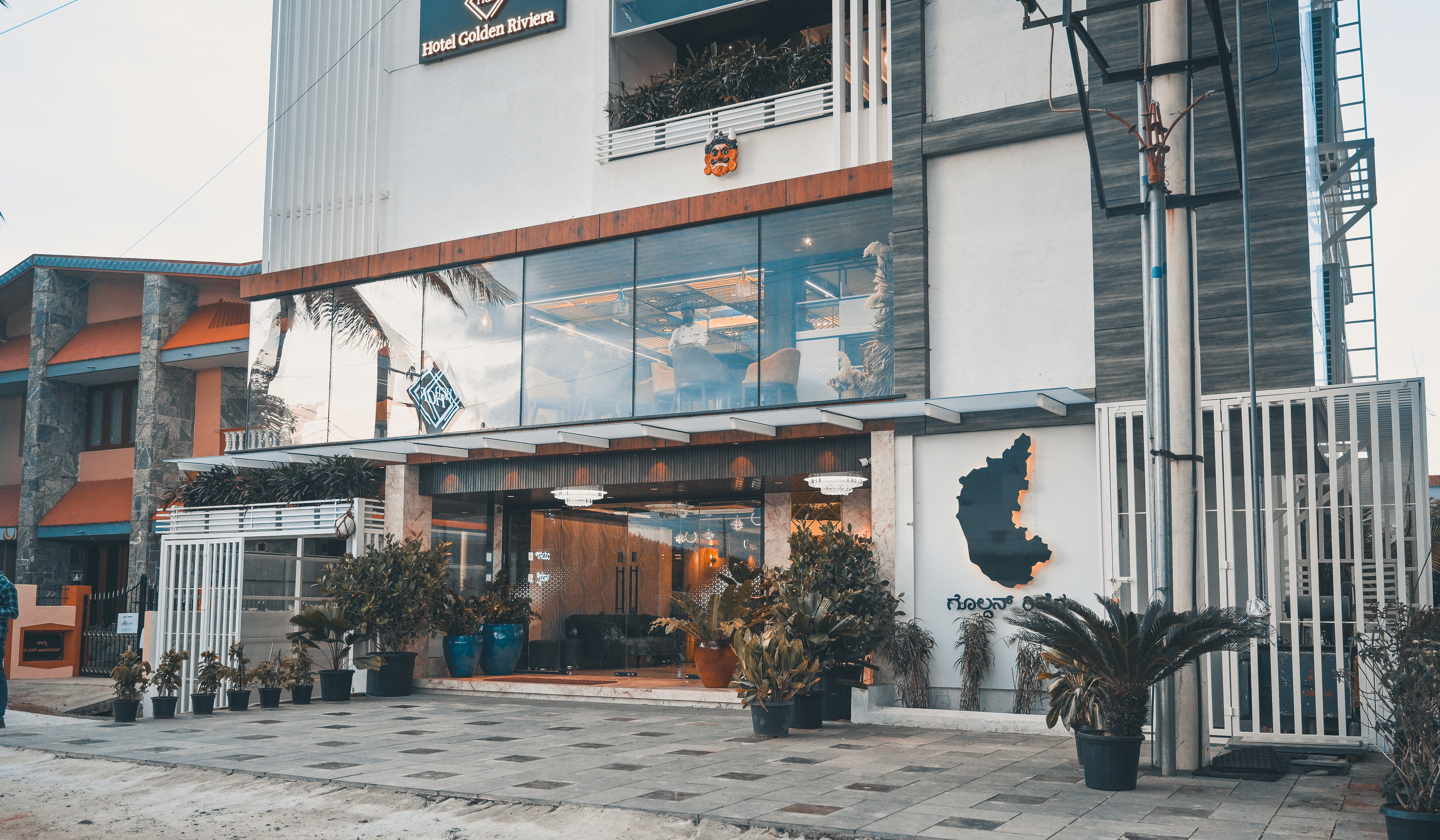Hotel Golden Riviera,Vijayanagar,3 star