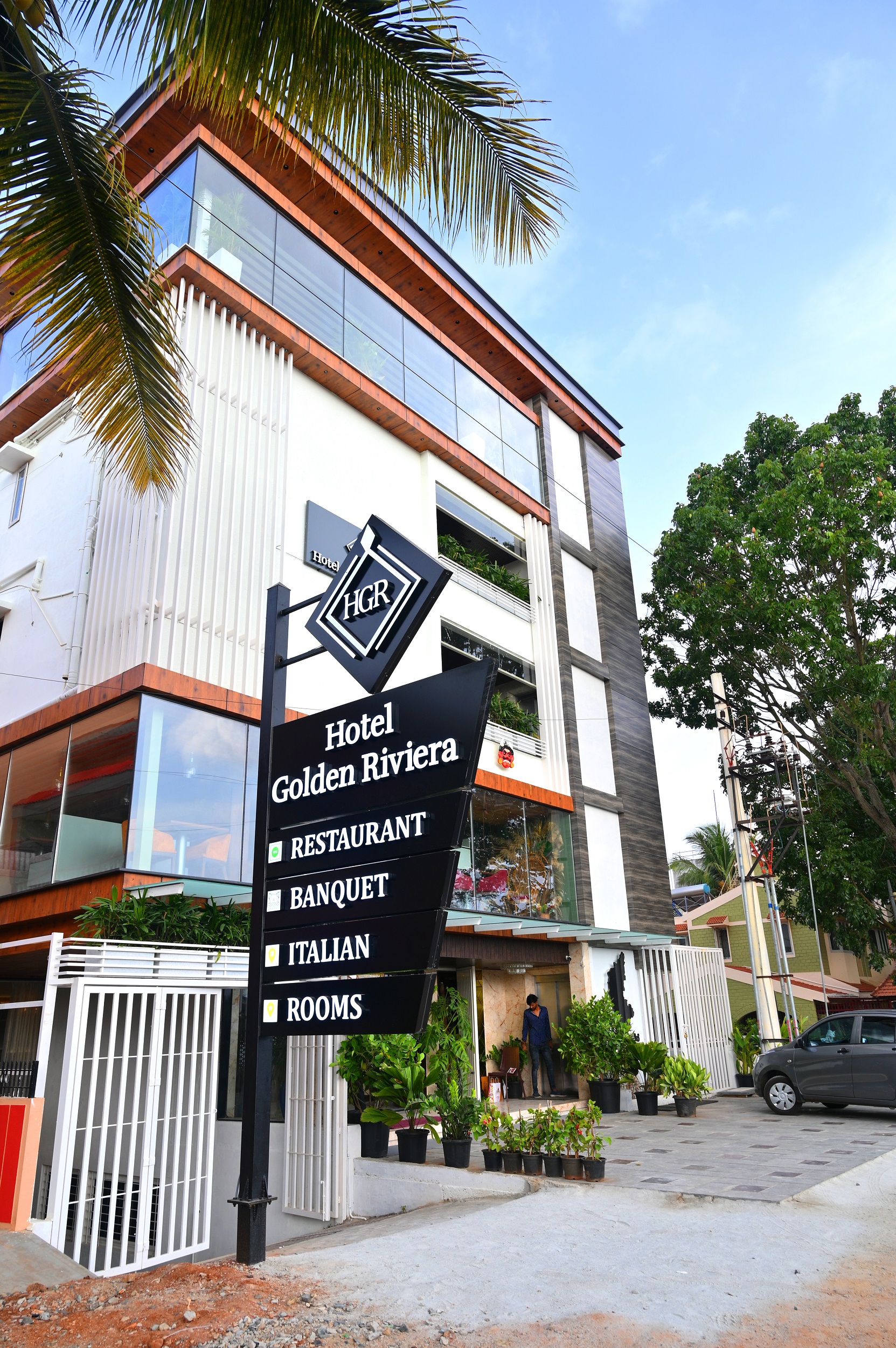 Hotel Golden Riviera,Vijayanagar,3 star