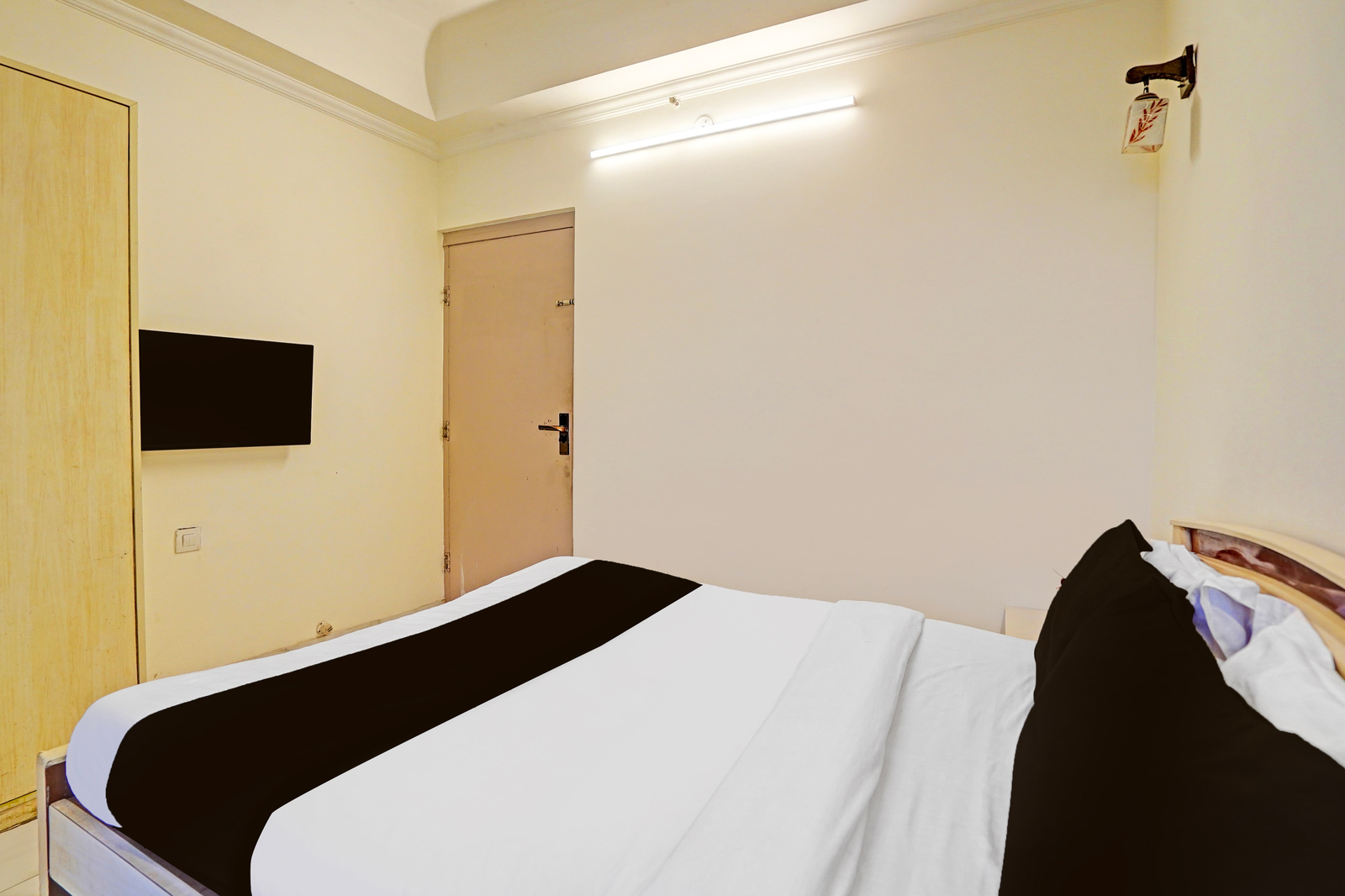 super townhouse oak nirman nagar mansarovar formerly the tulip regency