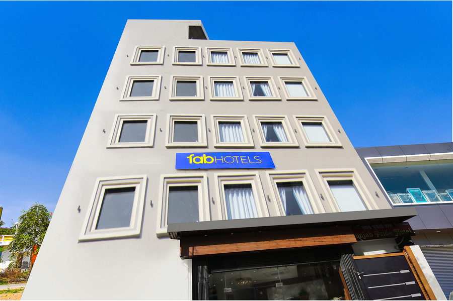 Fabhotel Punjab Pride,411 B1 9 1/S , SW Gate, Manha Singh Road MS Road, Amritsar, Punjab, 143001,3 star
