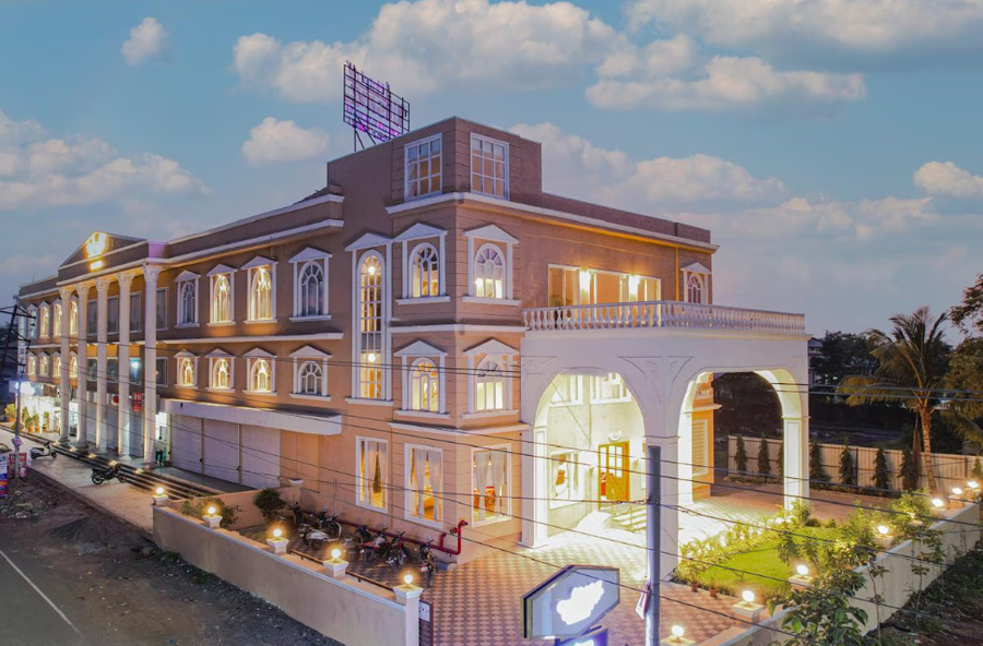 hotel utsav square