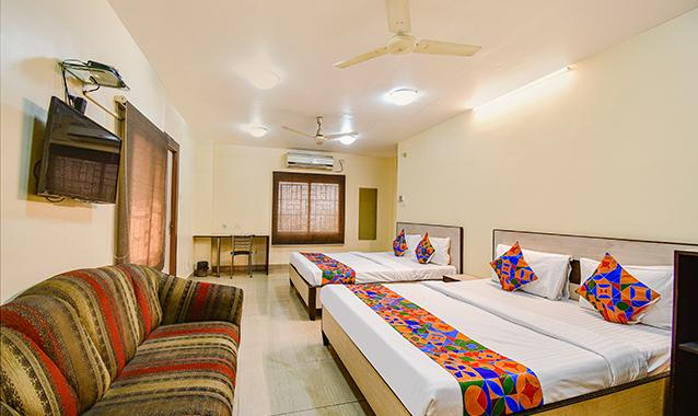 Fabhotel Kamala Inn,TN Mukerjee Rd, Himnagar, Housing Estate Colony, Dankuni, Hooghly,3 star
