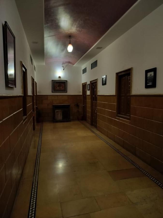 The Elite Castle,Manak Chowk,3 star