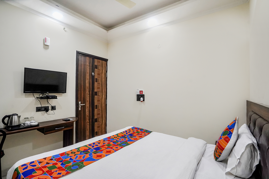 fabhotel 17 suites kailash hospital
