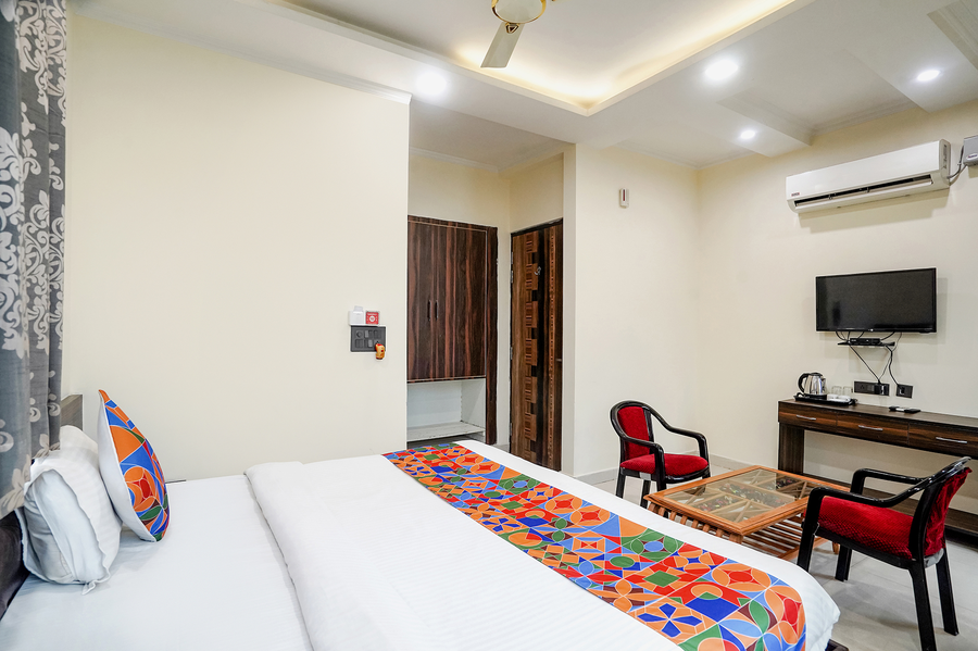 fabhotel 17 suites kailash hospital